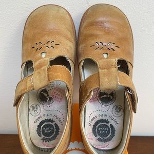 Livie & Luca Prim Classic T - Strap Mary Jane. 2Y